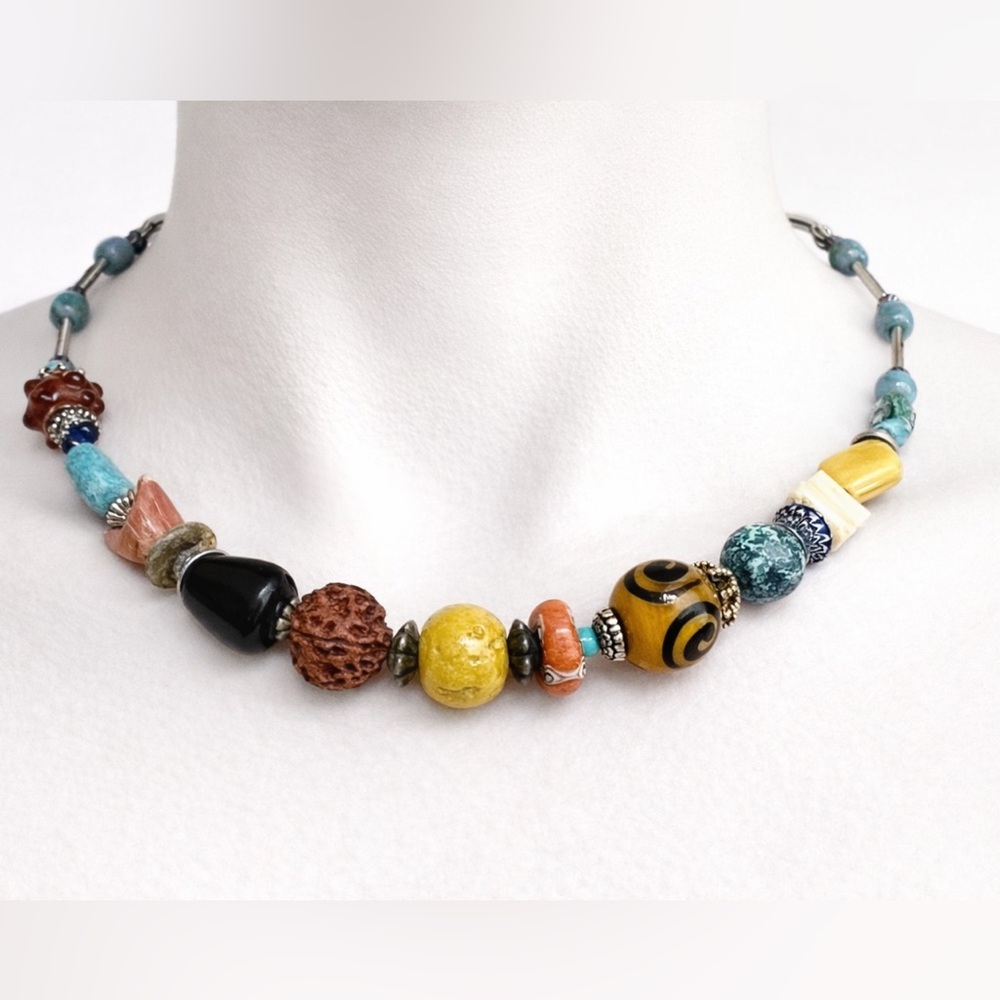Vintage wire choker necklace made by Treska from the 1970s